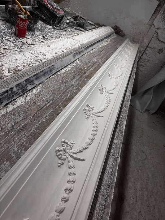Bow & Swag Cornice